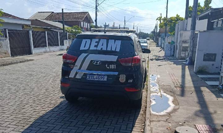 Ação integrada da Polícia Civil em Joinville cumpre ordens judiciais e reforça proteção a mulheres