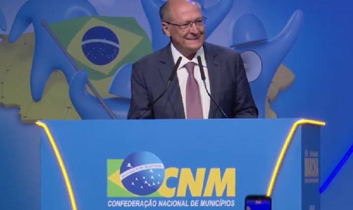 Alckmin foi recebido com vaias em evento de prefeitos em Brasília