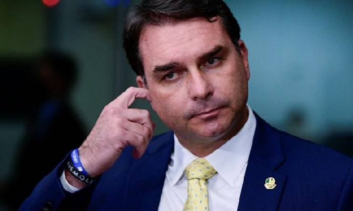 Áudios fazem sangrar candidatura de Flávio Bolsonaro
