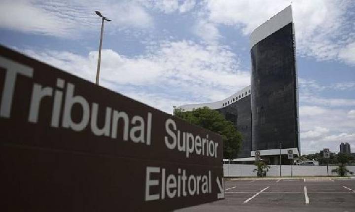 Brasileiro paga até pré-escola para servidor do TSE