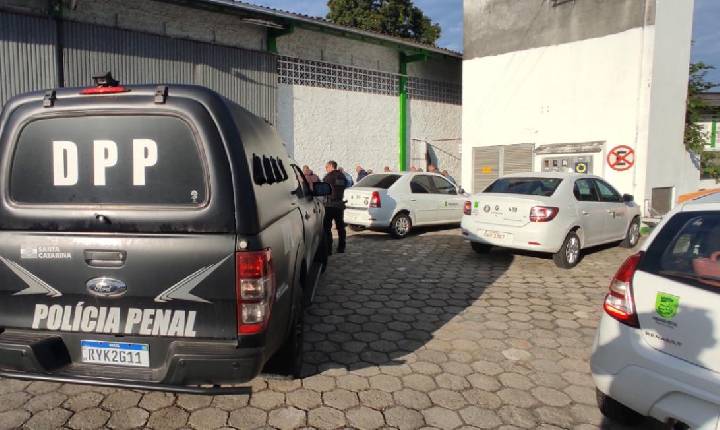 Cão farejador da PM encontrou droga com servidor da Prefeitura de Jaraguá do Sul