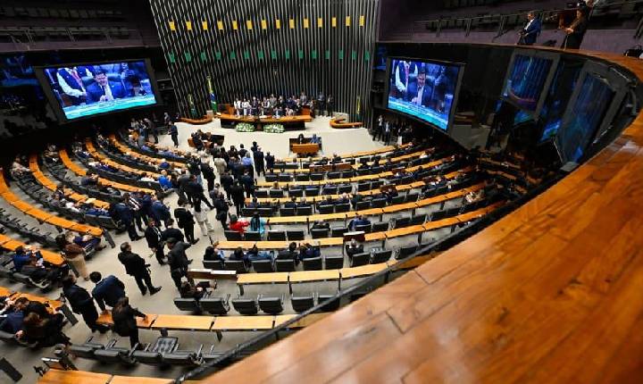 Comilança de lideranças da Câmara soma R$278 mil