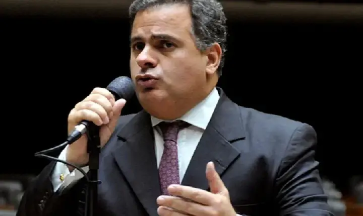 Deputado faz acordo e devolverá R$ 1,4 milhão por manter funcionárias fantasmas