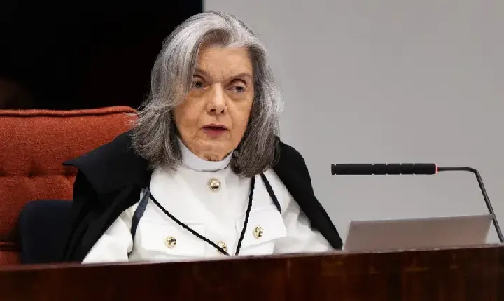 Destino de políticos condenados está nas mãos de Cármen Lúcia
