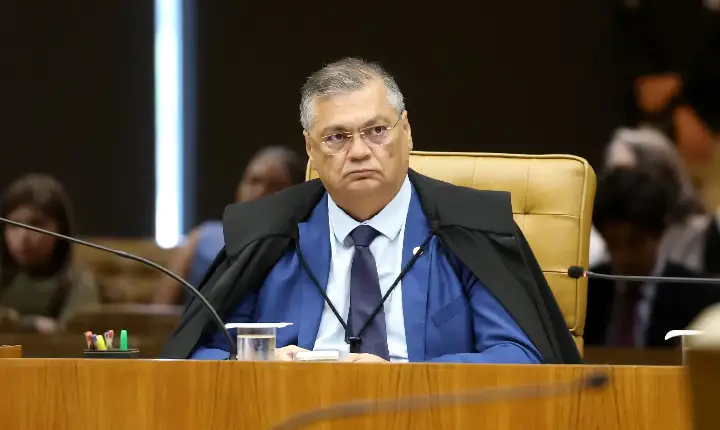 Dino impõe multa diária a estados e municípios por falta de transparência em emendas Pix