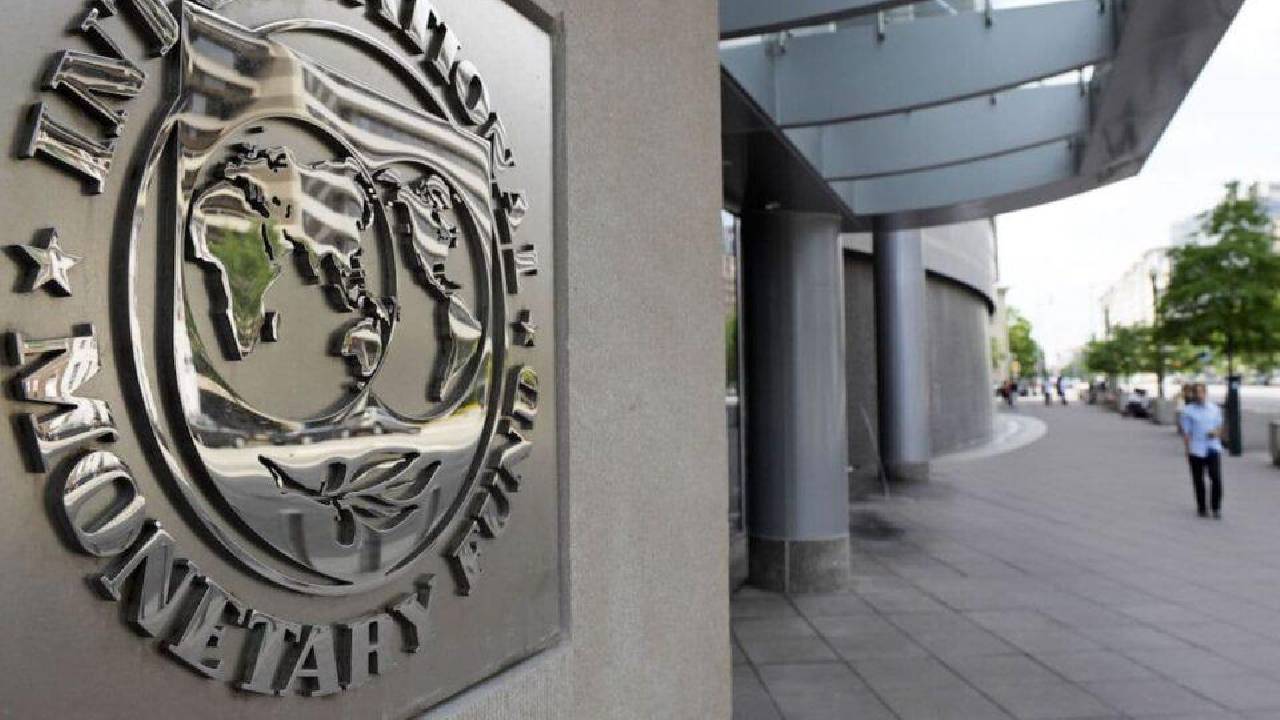 Dívida pública brasileira pode atingir 100% do PIB em 2027, alerta FMI