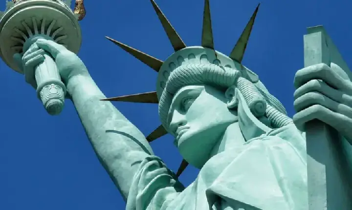 Estátua da Havan: MP pede R$ 500 mil em indenização por danos morais