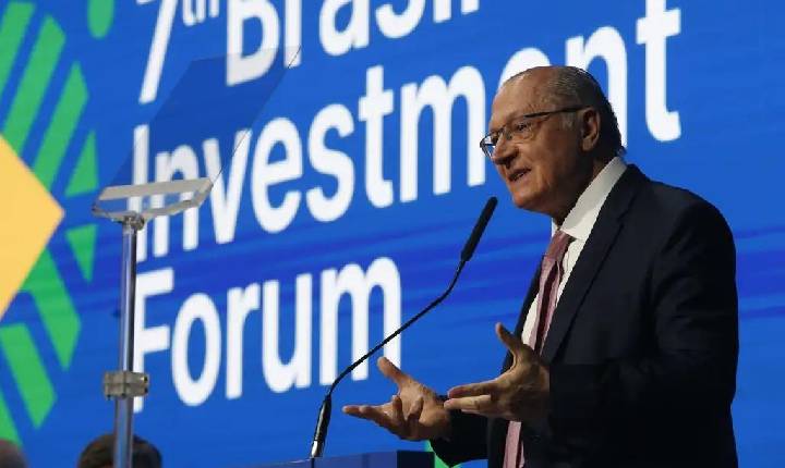 Eventos lá fora lembram último baile da Ilha Fiscal