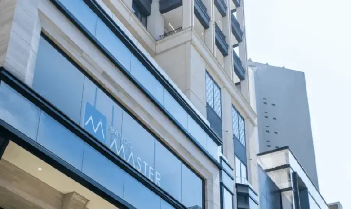 Fisco mostra pagamentos do Banco Master a políticos e ex-ministros.