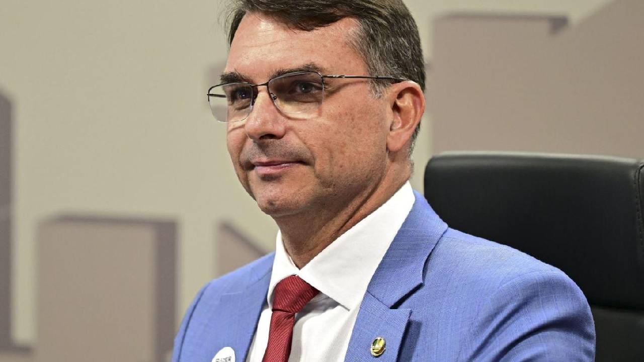 Flávio denuncia ‘estado paralelo’ e facções criminosas fora do controle do Brasil