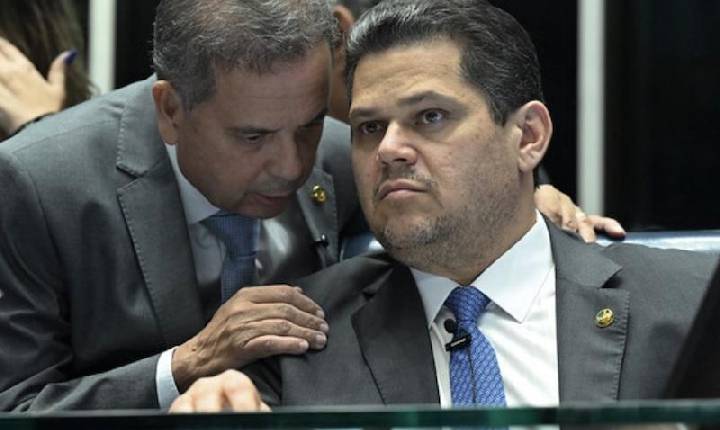 Governo acha que Alcolumbre usa PEC 6×1 para se manter presidente do Senado