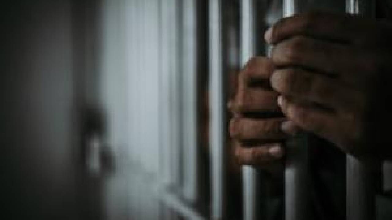 Homem é condenado a mais de 41 anos de prisão por tentar matar companheira e portar drogas, armas e munições