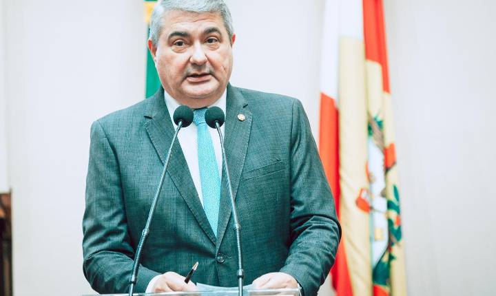 Indicação de Antídio Lunelli para criação de hospital veterinário estadual é aprovada na Alesc