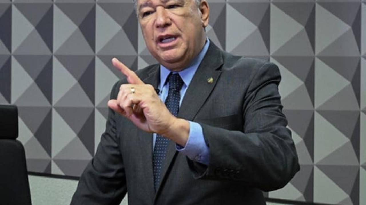 INSS restabelece dinheiroduto para Contag e Viana protesta