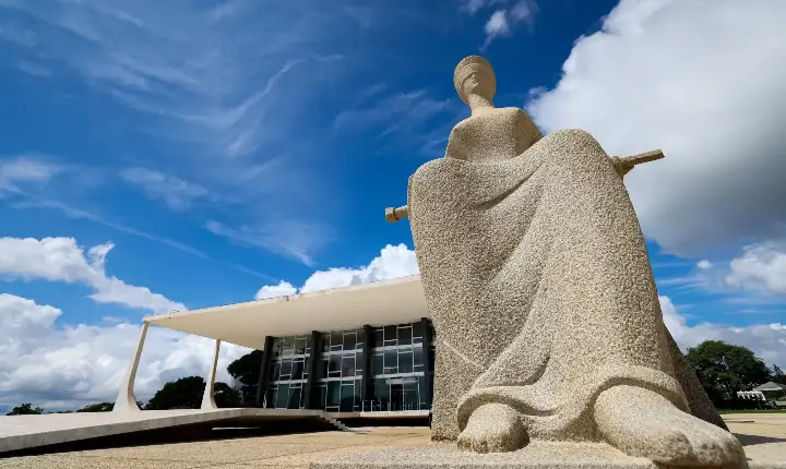 Juízes pressionam STF por acúmulo de penduricalhos e aposentadoria compulsória