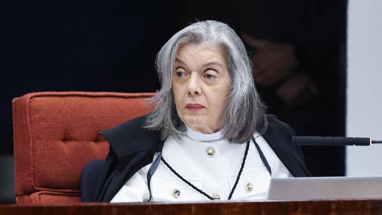 Ministra Cármen Lúcia alertou que só um poder frágil não tolera crítica
