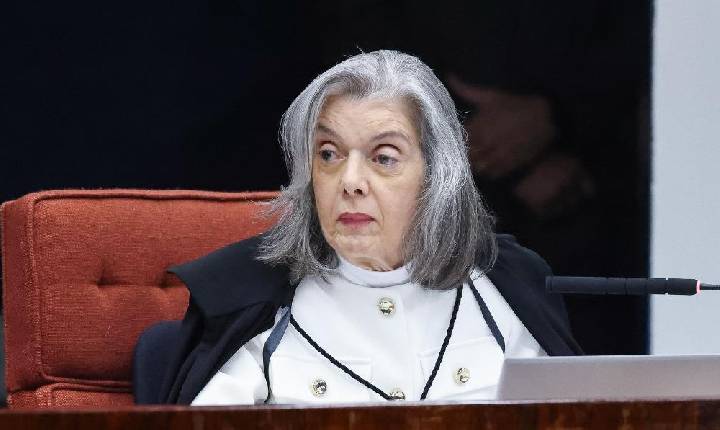 Ministra Cármen Lúcia alertou que só um poder frágil não tolera crítica