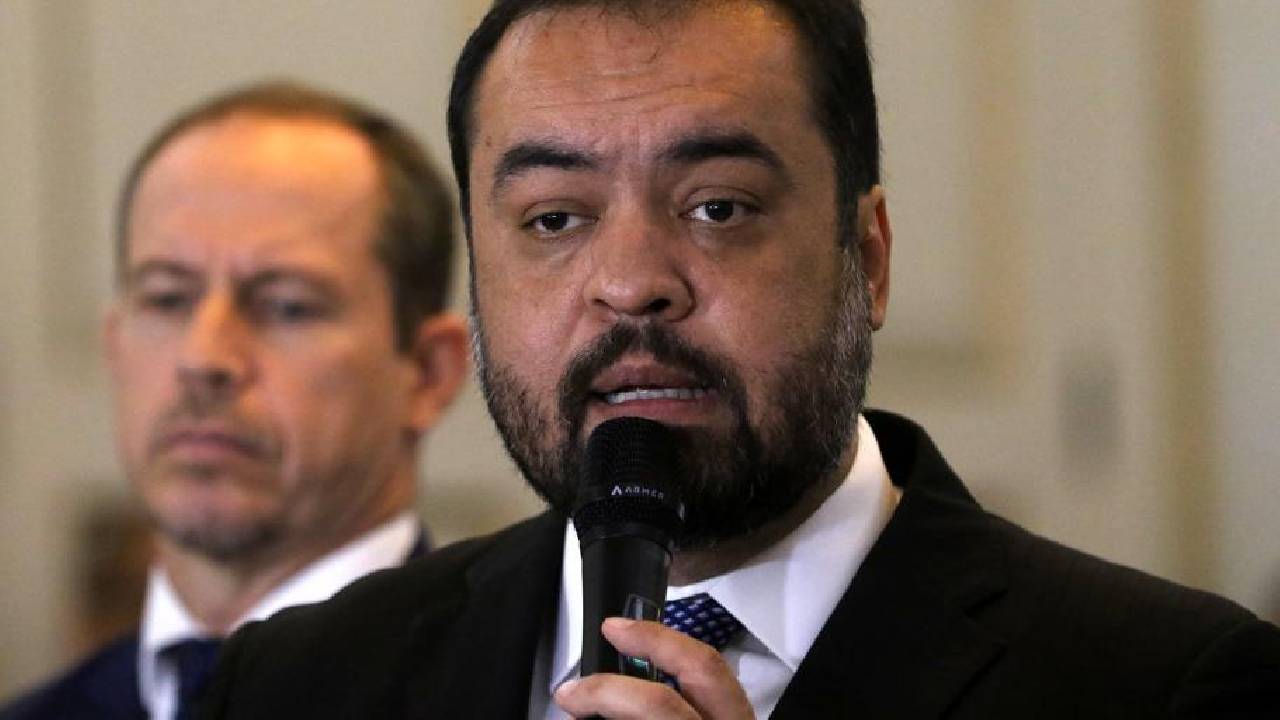 Moraes bloqueia R$52 bilhões em cerco da PF a Cláudio Castro e a dono da Refit