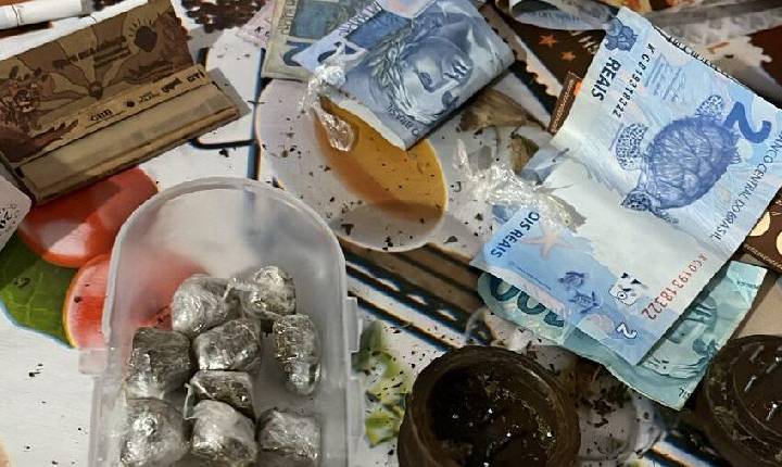 Operação com cães farejadores da Polícia Civil resulta em prisões e apreensão de arsenal e entorpecentes no Extremo-Oeste