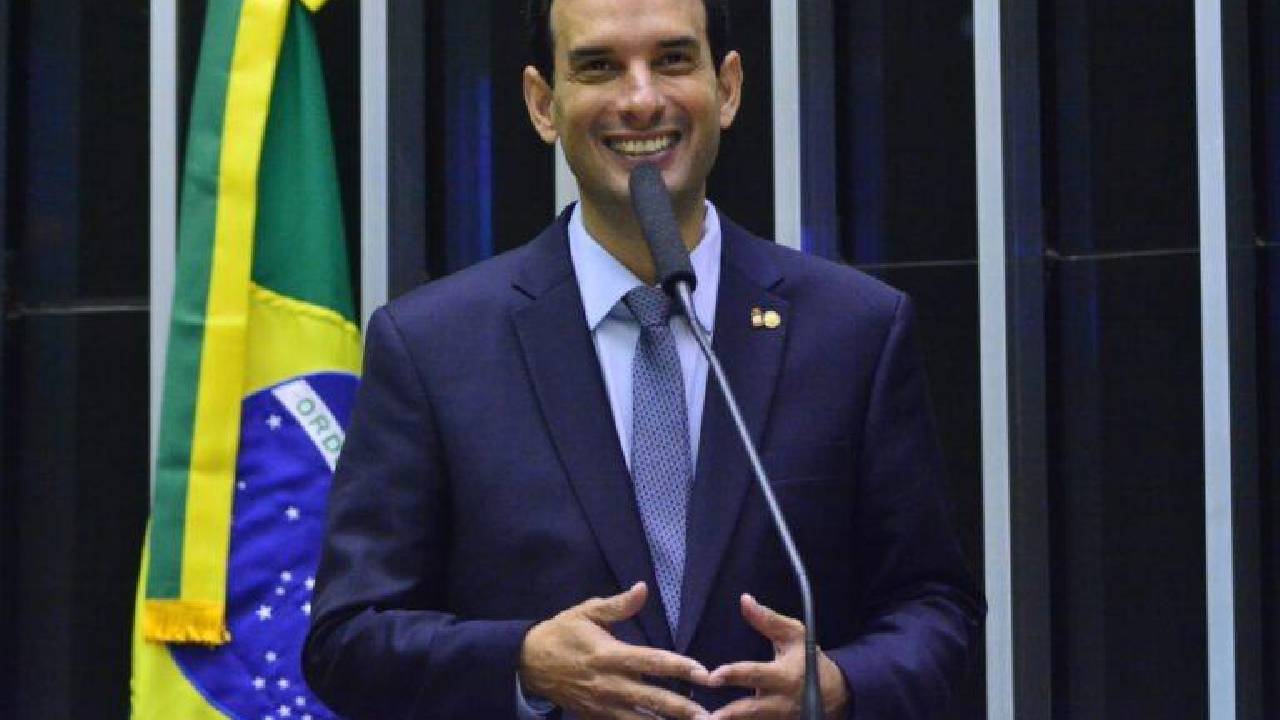 Oposição adia PEC 6×1 e exige transição de 10 anos para ‘poupar empregos’