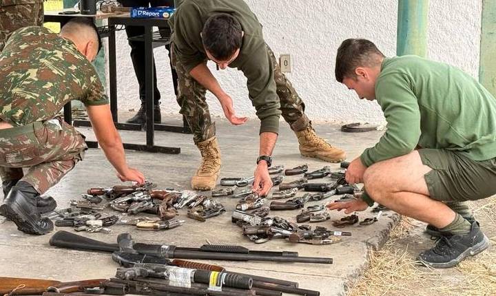 PF destrói 70 armas de fogo em Santa Catarina