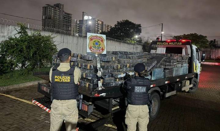 PF e PM/PR apreendem mais de 5 toneladas de drogas e um fuzil no Paraná