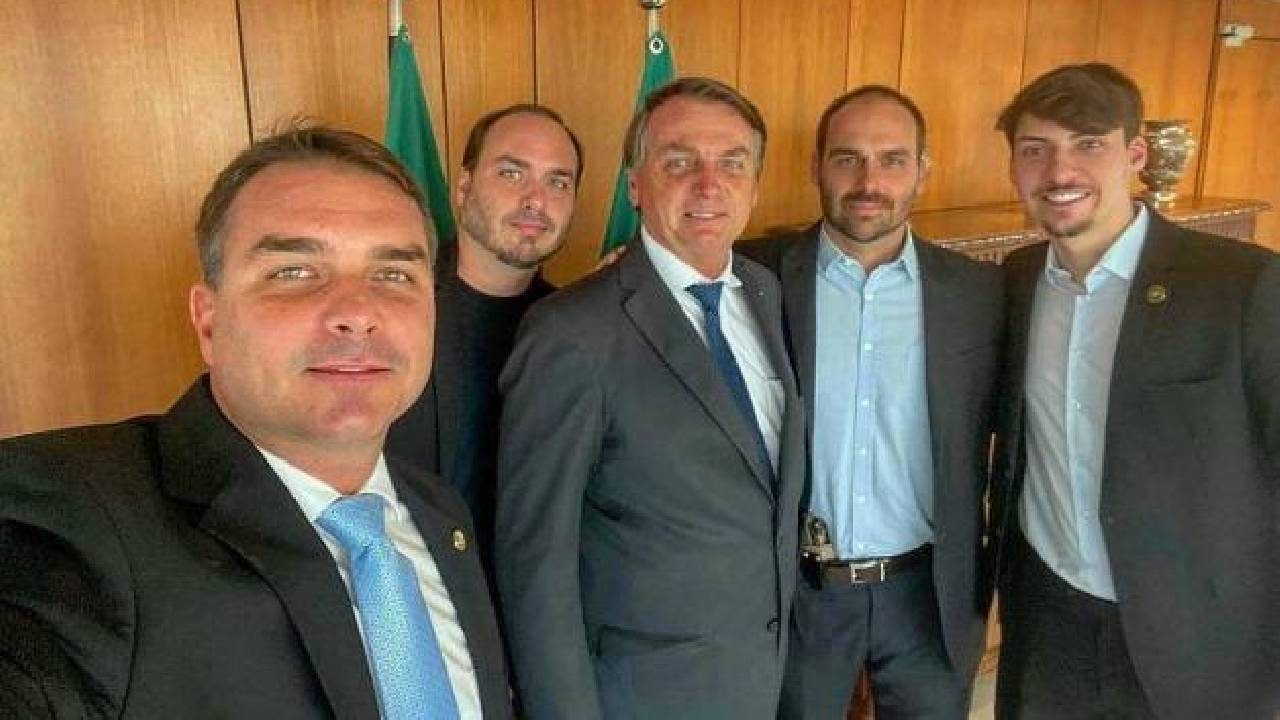 PL acumula crises ligadas à família Bolsonaro