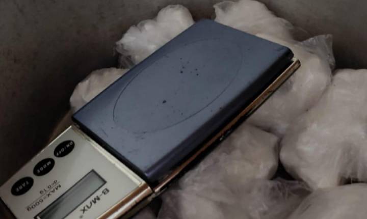 Polícia Civil apreende mais de meio quilo de cocaína e prende traficante em Laguna