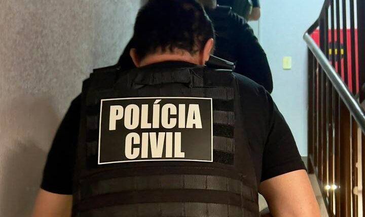 Polícia Civil cumpre mandado de busca e apreensão em investigação de extorsão contra advogado em Blumenau