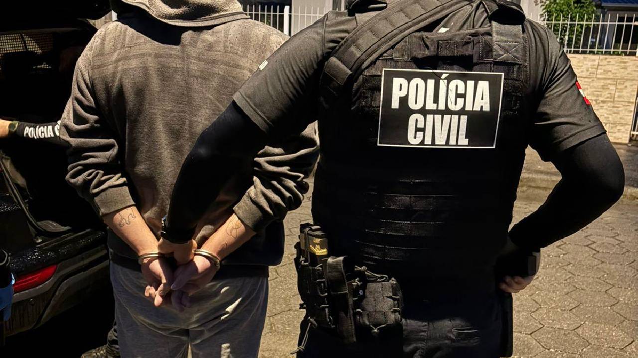 Polícia Civil desmantela esquema de venda de documentos médicos falsos em Palhoça