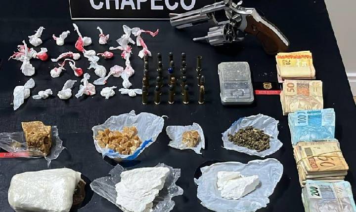 Polícia Civil prende duas mulheres em flagrante por tráfico de drogas durante operação em Chapecó
