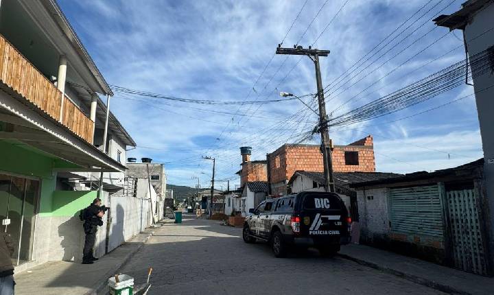 Polícia Civil realiza buscas em investigação a homicídio em Palhoça