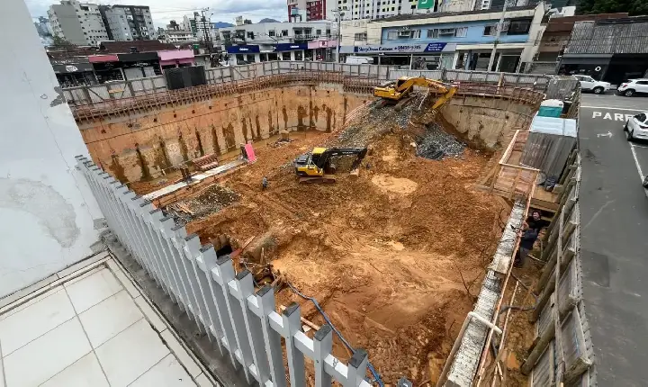 Prefeitura suspende alvará de construção do edifício ao lado do prédio interditado pela Defesa Civil