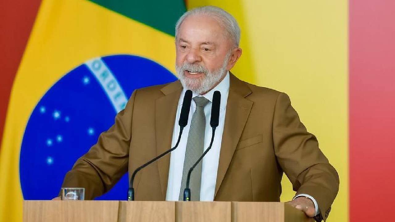 Rejeição alta faz Lula revogar ‘taxa das blusinhas’ que criou