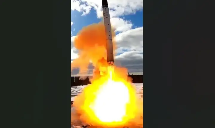 “Satanás 2”: Rússia testa míssil nuclear capaz de atingir a Europa em menos de dez minutos