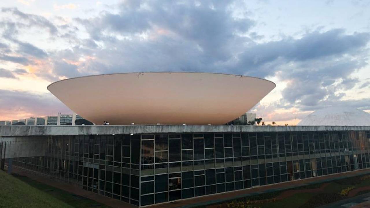 Senado engaveta há 7 anos projetos que acaba auxilio-moradia