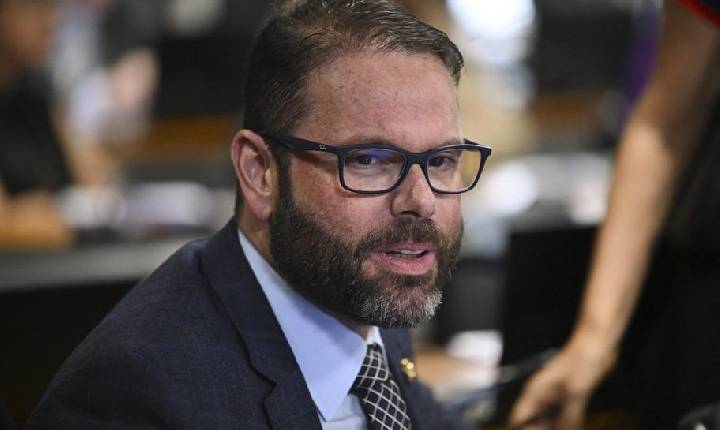 Senador pede convocação de delegado após expulsão dos EUA