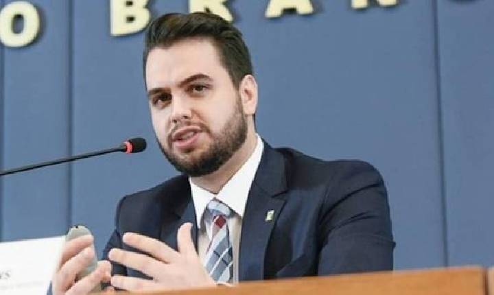 Transferido, Filipe Martins pode ser morto, alerta defesa