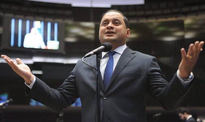 Vice-líder do governo Lula usou jatinho ligado a Vorcaro