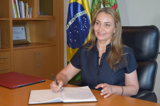 GOVERNADORA DANIELA REINEHR TERÁ QUE BATER NA MESA: MOISÉS LOTEOU O GOVERNO PARA ENGESSAR AÇÕES