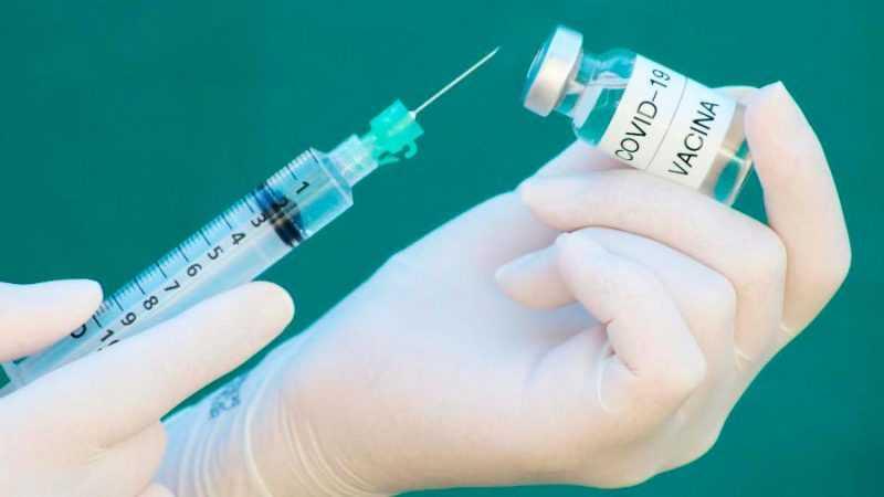 Pessoas de 47 anos ou mais devem se vacinar nesta segunda-feira (28) em Schroeder