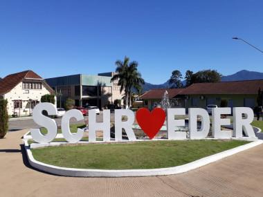 Schroeder realiza pesquisa para melhorar Turismo na cidade