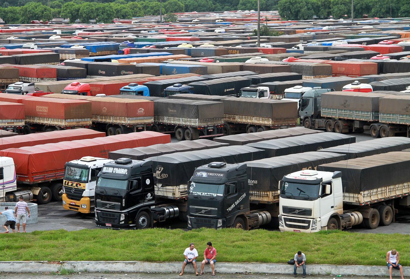 OS CENÁRIOS DO BRASIL NESTA QUINTA-FEIRA E A FUGA DOS POLÍTICOS EM BRASÍLIA