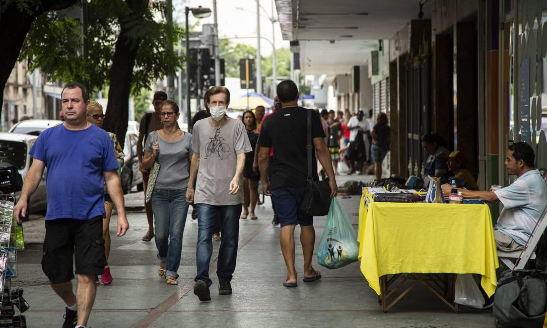 Média de mortes cai abaixo de 200 e é a menor desde abril de 2020
