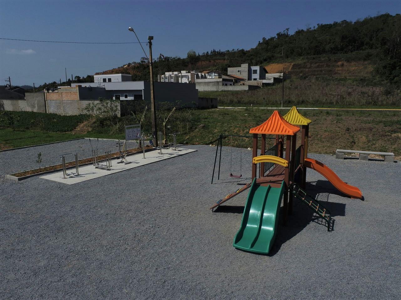 Prefeitura instala cinco áreas de lazer e academias ao ar livre no município