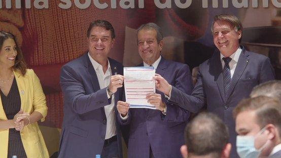 Bolsonaro, o filho senador e o ministro Rogério Marinho se filiam ao PL