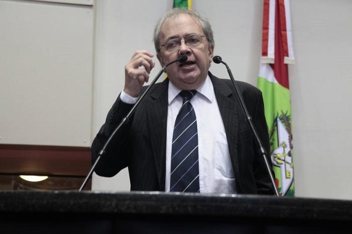 DE OLHO NUMA VAGUINHA NO TRIBUNAL DE CONTAS DO ESTADO, CARGO VITALÍCIO E SALÁRIO GORDO