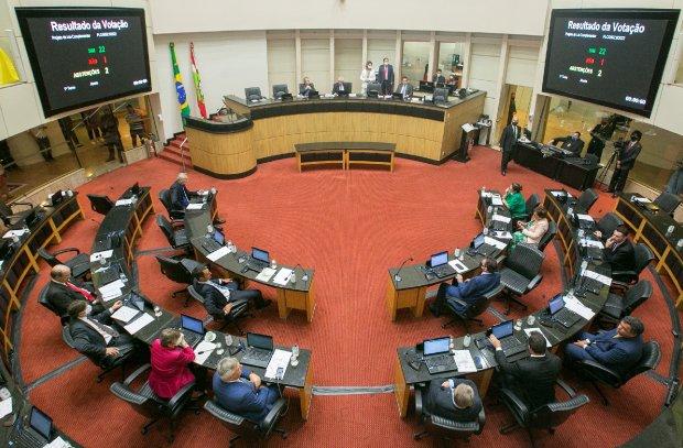 Com reajuste médio de 10,5%, salário mínimo regional é aprovado pela Assembleia