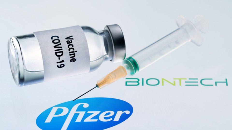 Dose de reforço com Pfizer aumenta em até 25 vezes anticorpos, diz estudo