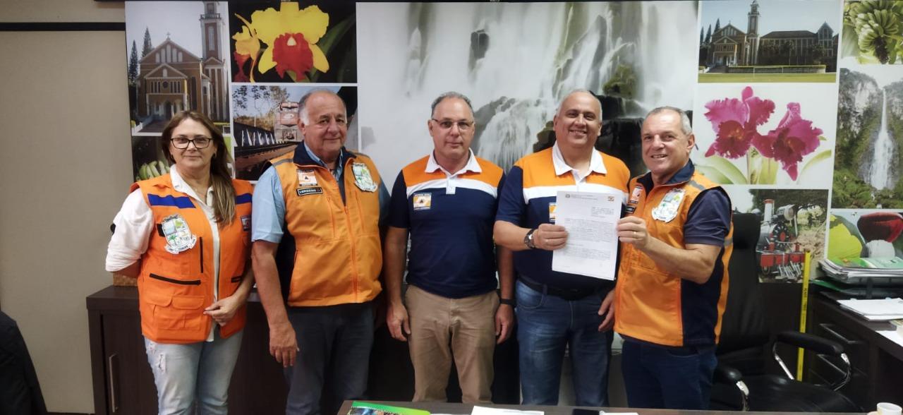 Prefeito de Corupá assina termo de compromisso para mais um kit transposição